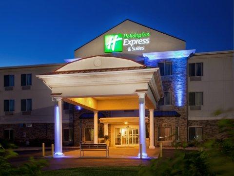 Holiday Inn Express & Suites Clinton By Ihg Dış mekan fotoğraf